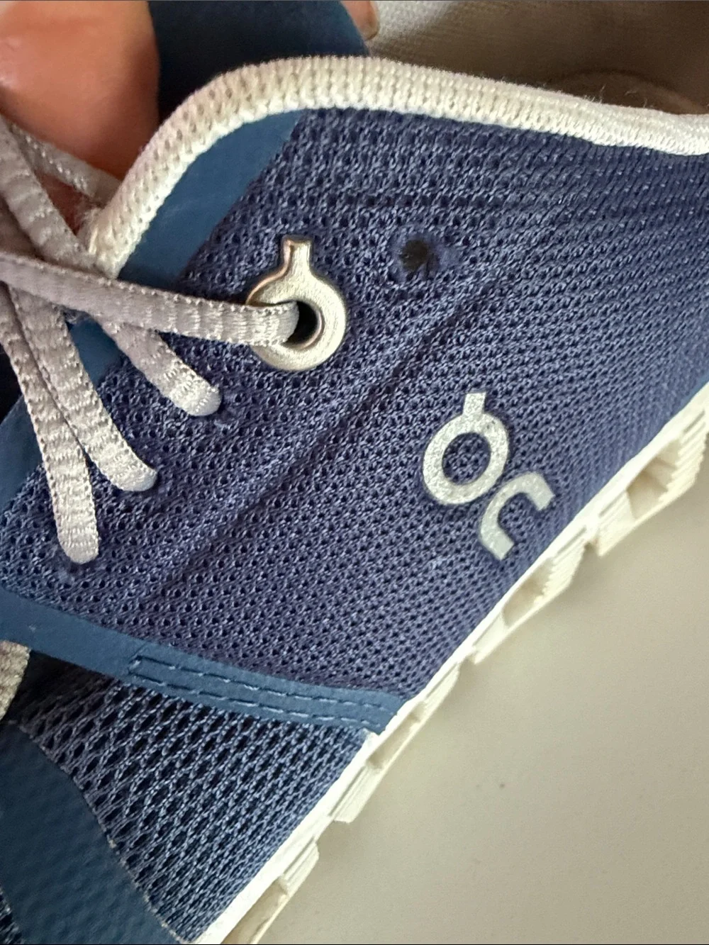 On Running Women’s Cloud 5 Running Shoes in Blue/White, Sz 8.5 VERY GOOD COND
